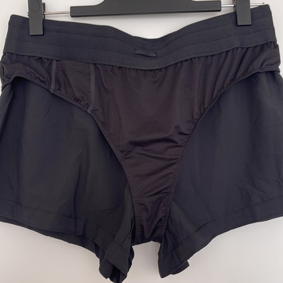 Breathe Run SHORT - Black / Reflective Silver - Picture 12 of 12